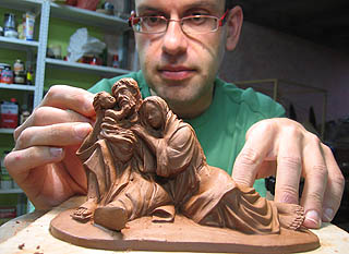Ignacio Fernández, trabajando en la figura