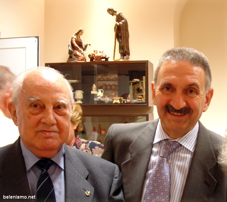 El presidente de la ABM, Ángel Ibáñez, junto a un ilustre belenista, D. Roberto Melgosa.