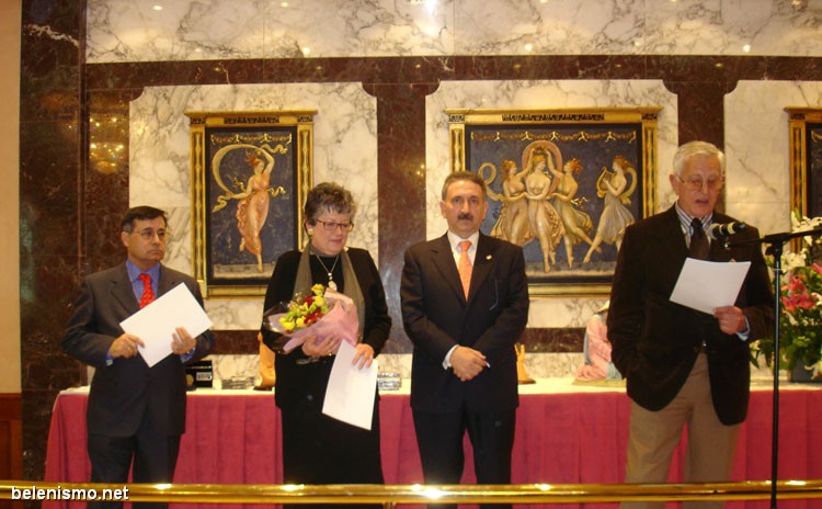 María Antonia del Amo Rodríguez recibe el título de Maestra Belenista.